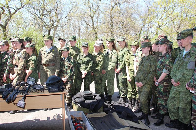 Бойцы новочеркасского ОМОН рассказали школьникам и кадетам о своей службе