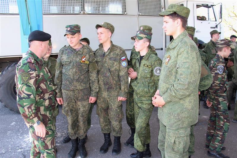 Бойцы новочеркасского ОМОН рассказали школьникам и кадетам о своей службе