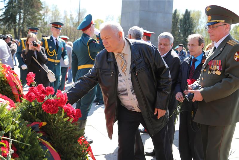В Санкт-Петербурге прошла торжественно-траурная церемония на Пискарёвском мемориальном кладбище, посвященная 73-й годовщине Победы в Великой Отечественной войне
