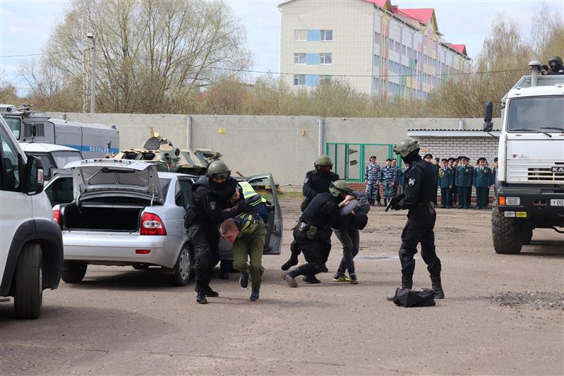 В канун Дня Победы в Республике Марий Эл сотрудников Росгвардии наградили за добросовестное выполнение задач по охране общественного порядка