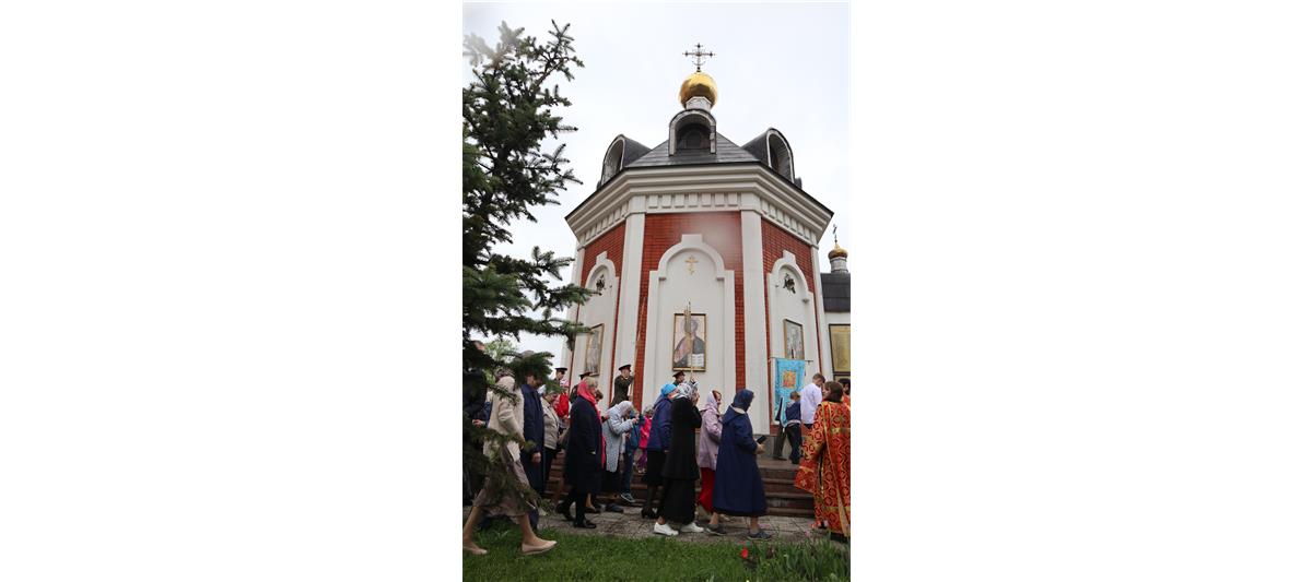 В день памяти Великомученика Георгия Победоносца в одноименной часовне при управлении Центрального округа Росгвардии впервые за 10 лет прошла архиерейская служба