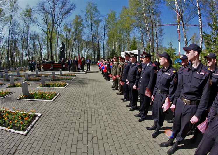 Приволжцы, участвующие во Всероссийском памятном автопробеге Росгвардии, посетили Сурский рубеж обороны и Саранское мемориальное кладбище (фото, видео) 