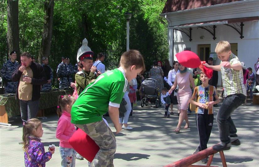 Сотрудники ростовского ОМОН Росгвардии приняли участие в благотворительном мероприятии