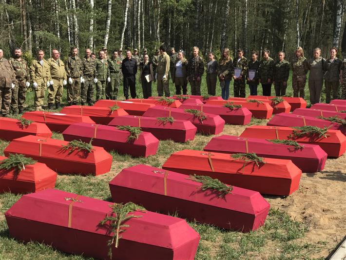 Сотрудники московского ОМОН на транспорте предали земле останки более двухсот красноармейцев