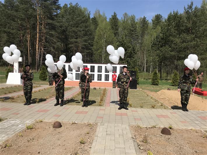 Сотрудники московского ОМОН на транспорте предали земле останки более двухсот красноармейцев