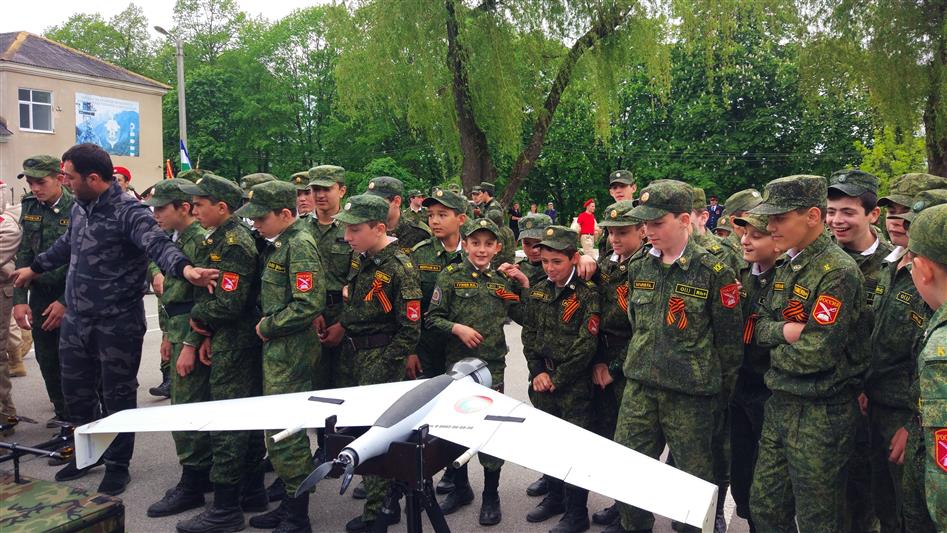 Кабардино-балкарские росгвардейцы провели патриотическое занятие для воспитанников бабугентской кадетской школы-интерната