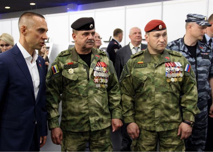 Росгвардейцы открыли фотовыставку «Герои России, какими их не видел никто»