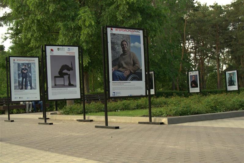 Росгвардейцы открыли фотовыставку «Герои России, какими их не видел никто»