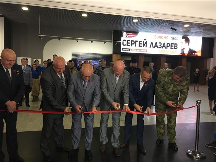Росгвардейцы открыли фотовыставку «Герои России, какими их не видел никто»