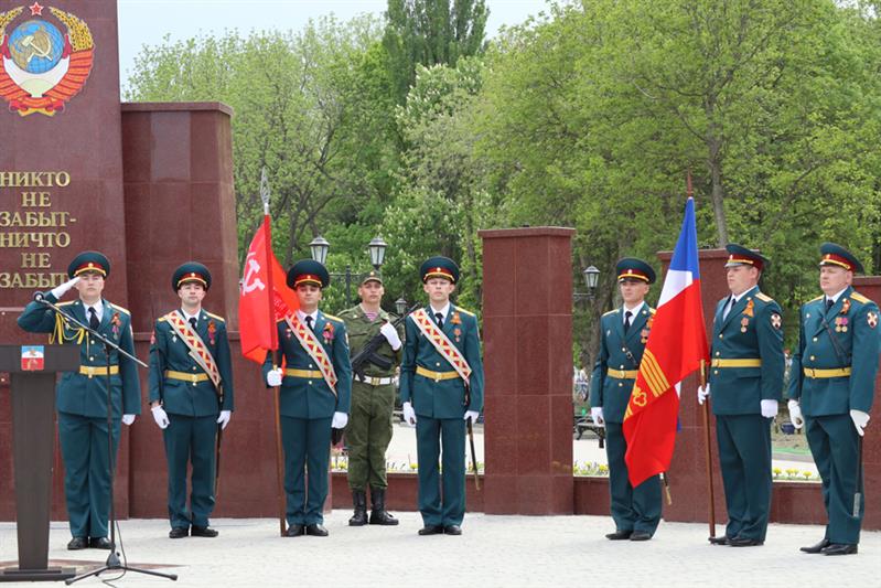 Военнослужащие Росгвардии приняли участие в торжественной церемонии открытия Парка Победы в Пятигорске