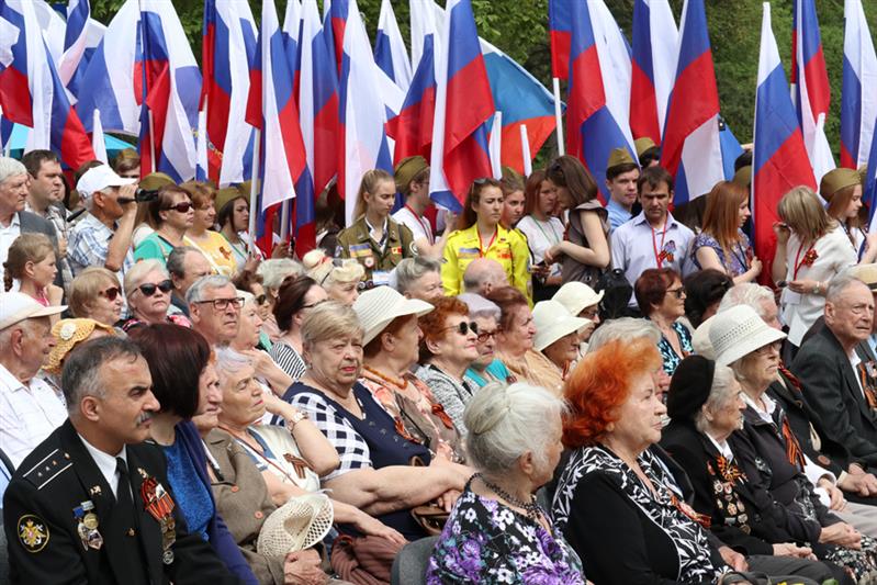 Военнослужащие Росгвардии приняли участие в торжественной церемонии открытия Парка Победы в Пятигорске