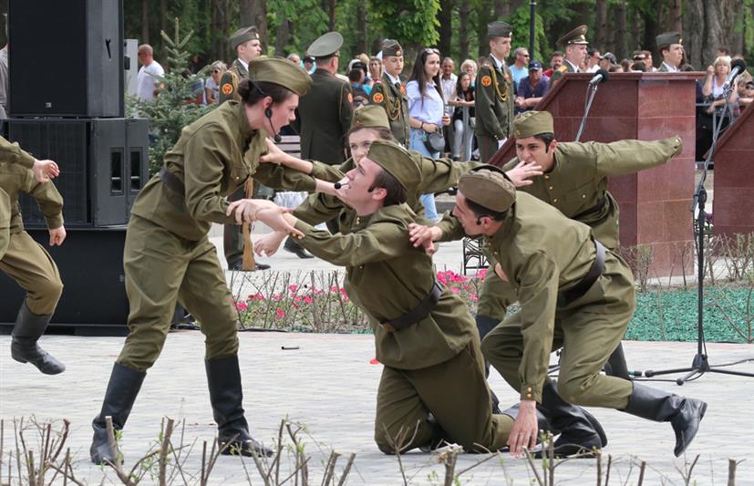 Военнослужащие Росгвардии приняли участие в торжественной церемонии открытия Парка Победы в Пятигорске