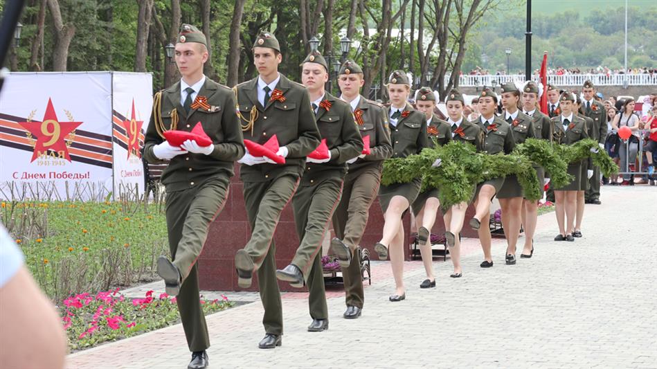 Военнослужащие Росгвардии приняли участие в торжественной церемонии открытия Парка Победы в Пятигорске