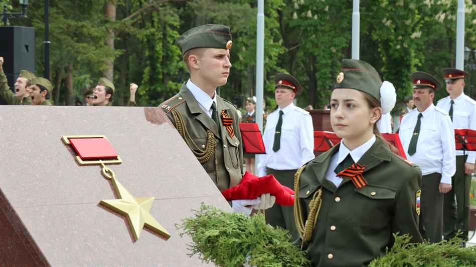 Военнослужащие Росгвардии приняли участие в торжественной церемонии открытия Парка Победы в Пятигорске