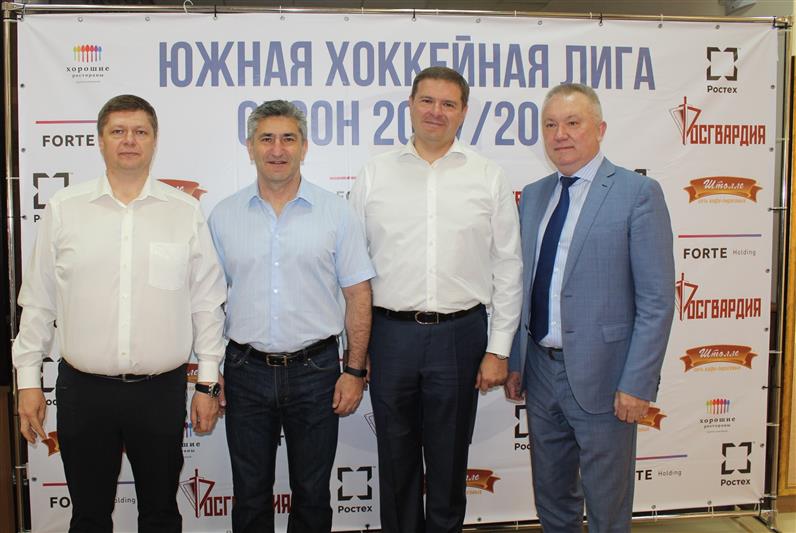 Сотрудники донской Росгвардии в составе хоккейного клуба «Крылья Ростова» стали призерами Южной хоккейной лиги 