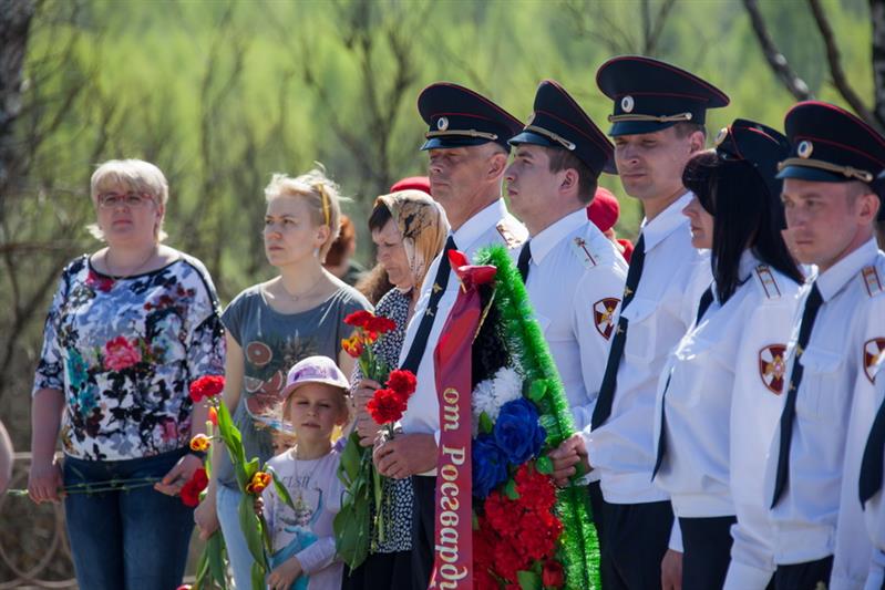 В первый день автопробега «Вахта памяти. Сыны Великой Победы» в Центральном округе войск национальной гвардии Российской Федерации колонна из 7 автомобилей прошла около 300 км и к вечеру остановилась в Вязьме