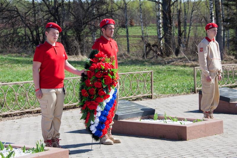 В первый день автопробега «Вахта памяти. Сыны Великой Победы» в Центральном округе войск национальной гвардии Российской Федерации колонна из 7 автомобилей прошла около 300 км и к вечеру остановилась в Вязьме