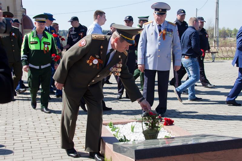 В первый день автопробега «Вахта памяти. Сыны Великой Победы» в Центральном округе войск национальной гвардии Российской Федерации колонна из 7 автомобилей прошла около 300 км и к вечеру остановилась в Вязьме