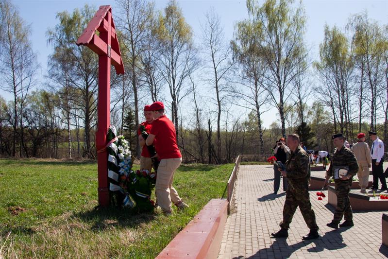 В первый день автопробега «Вахта памяти. Сыны Великой Победы» в Центральном округе войск национальной гвардии Российской Федерации колонна из 7 автомобилей прошла около 300 км и к вечеру остановилась в Вязьме