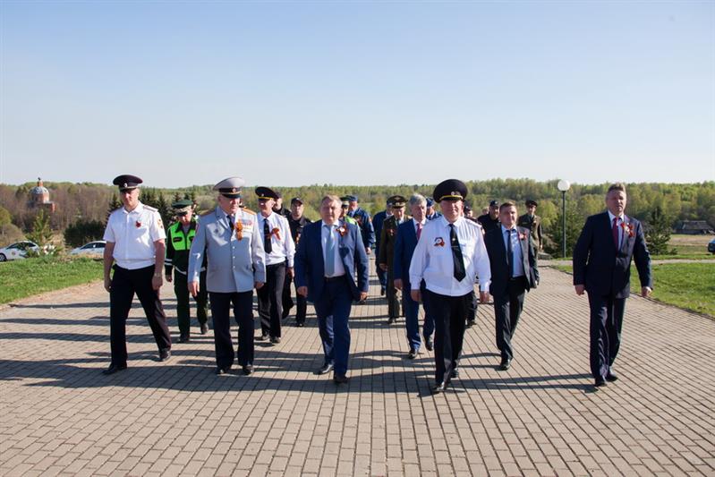 В первый день автопробега «Вахта памяти. Сыны Великой Победы» в Центральном округе войск национальной гвардии Российской Федерации колонна из 7 автомобилей прошла около 300 км и к вечеру остановилась в Вязьме