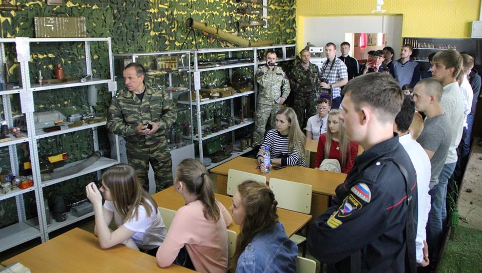 В канун Дня Победы на базе спецподразделений Управления Росгвардии по Саратовской области состоялся День открытых дверей для школьников 