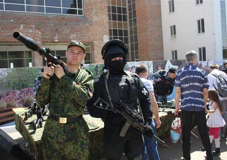 В преддверии Дня Победы в Ростове-на-Дону росгвардейцы приняли участие в студенческом военно-спортивном празднике