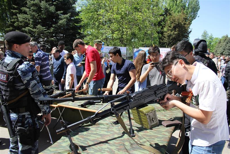 В преддверии Дня Победы в Ростове-на-Дону росгвардейцы приняли участие в студенческом военно-спортивном празднике