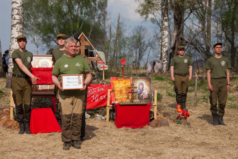 Участники автопробега Росгвардии «Вахта памяти. Сыны Великой Победы» посетили места воинской славы в Смоленской области 