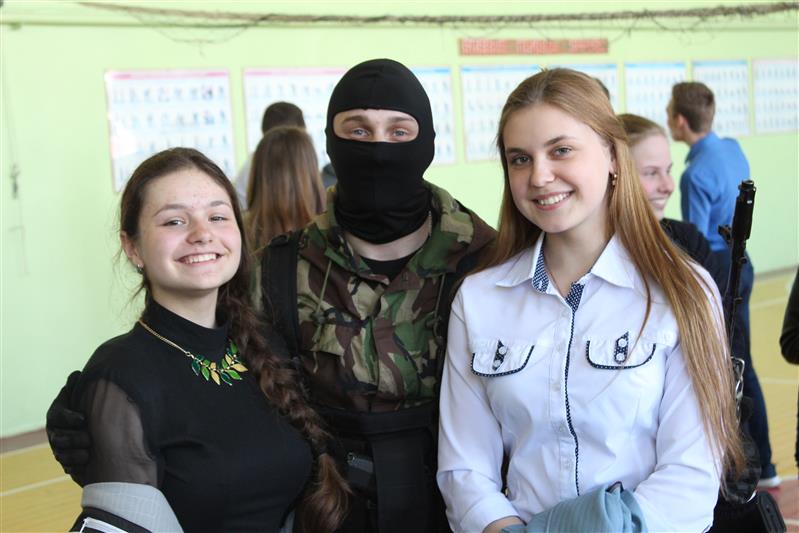 Владимирский ОМОН открыл свои двери для школьников