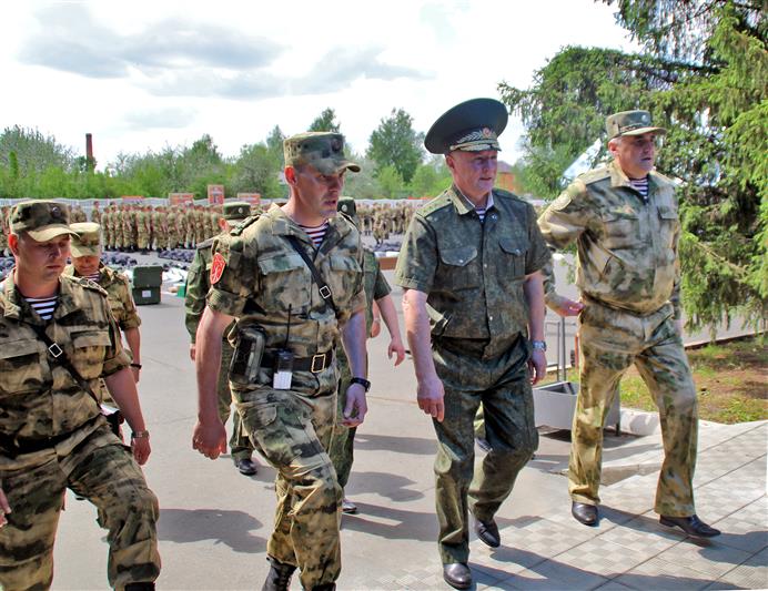 Генерал-полковник Александр Порядин проверил подразделения Росгвардии в Мордовии  