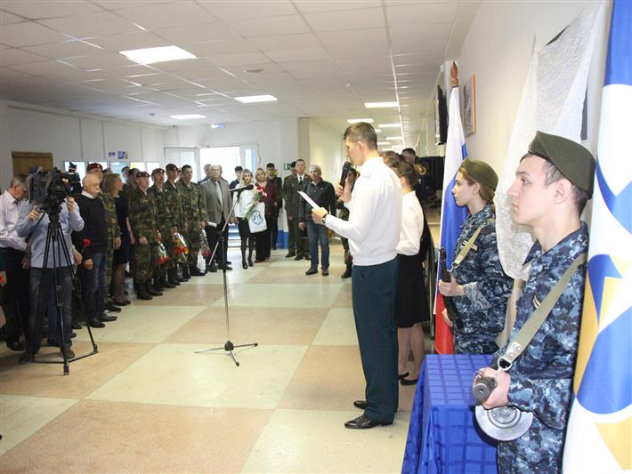 В Новосибирском государственном университете экономики и управления открыли мемориальную доску с именем военнослужащего отряда «Ермак» (фото, видео)