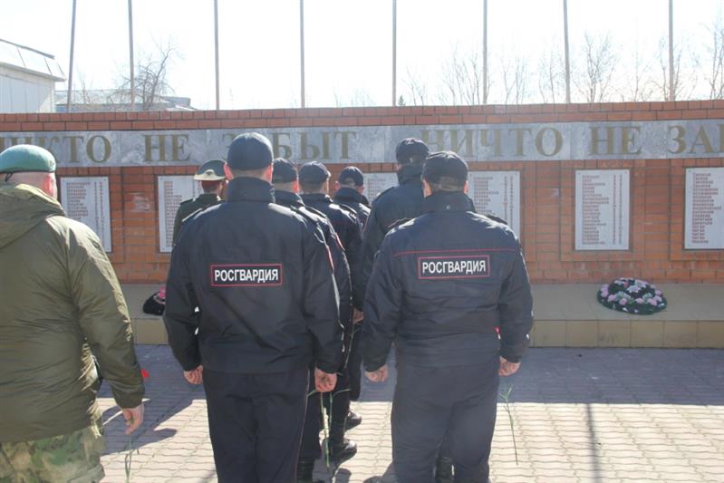Тюмень приняла эстафету Всероссийской патриотической акции - автопробег Росгвардии «Вахта памяти. Сыны Великой Победы»