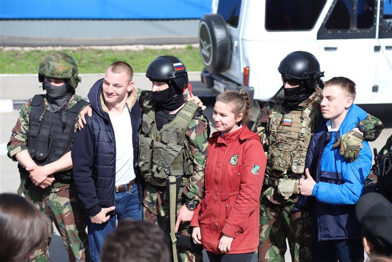 Дети с ограниченными возможностями побывали в гостях у тульского  ОМОН 