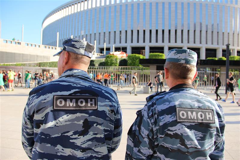 В Краснодаре росгвардейцы приняли участие в охране общественного порядка во время футбольного матча «Краснодар» - «Локомотив».
