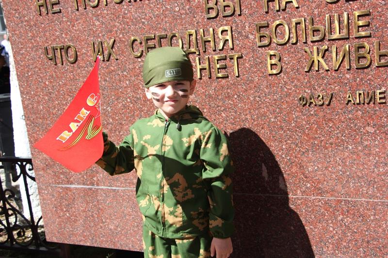 Более 300 росгвардейцев приняли участие в патриотической акции «Бессмертный полк» в Дагестане