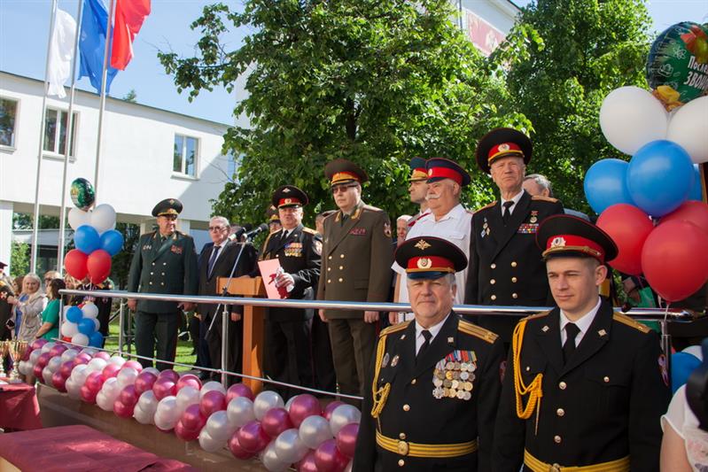 Выпускники Московского президентского кадетского училища имени М.А. Шолохова Росгвардии простились со знаменем учебного заведения