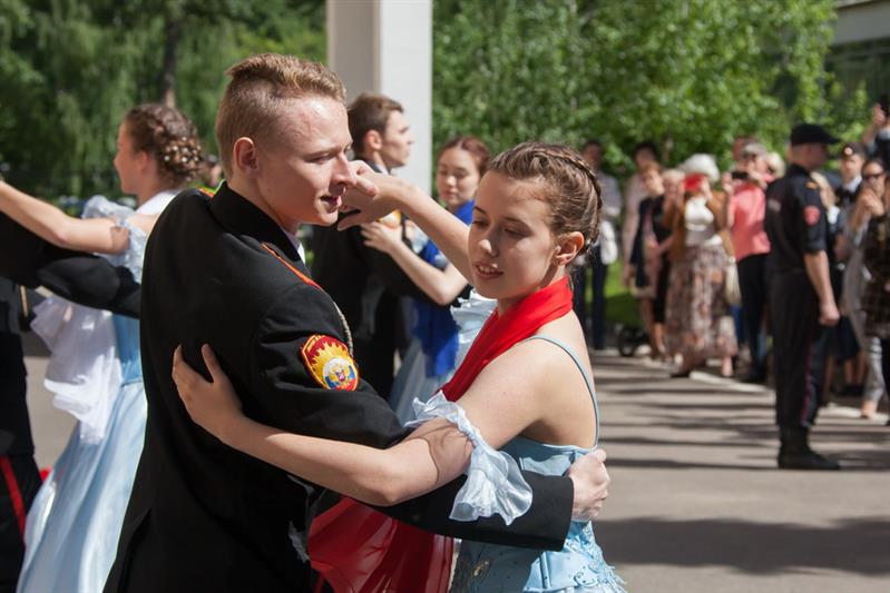 Выпускники Московского президентского кадетского училища имени М.А. Шолохова Росгвардии простились со знаменем учебного заведения