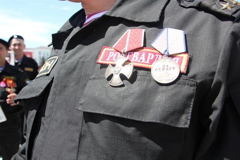 Более 300 росгвардейцев приняли участие в патриотической акции «Бессмертный полк» в Дагестане