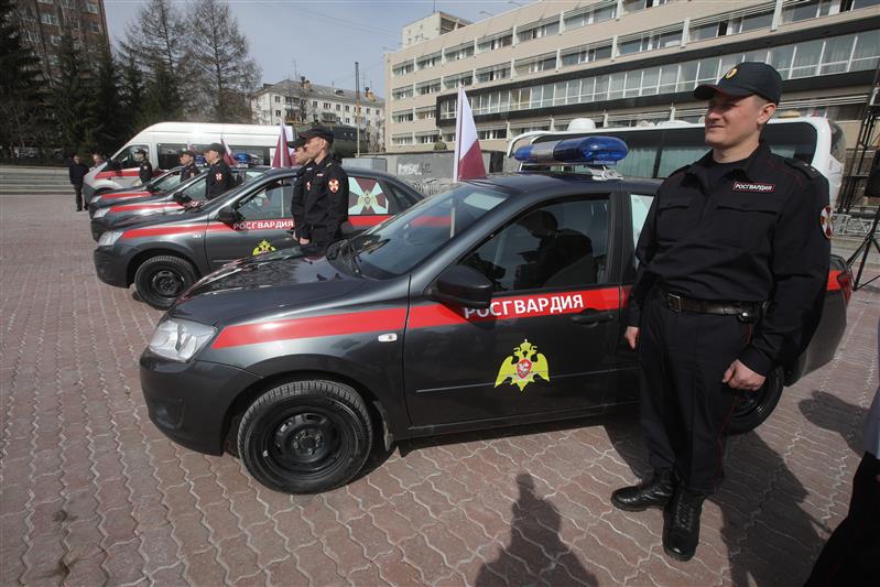 В Екатеринбурге дан старт автопробегу Росгвардии, посвященному 73-й годовщине Победы в Великой Отечественной войне (фото, видео)