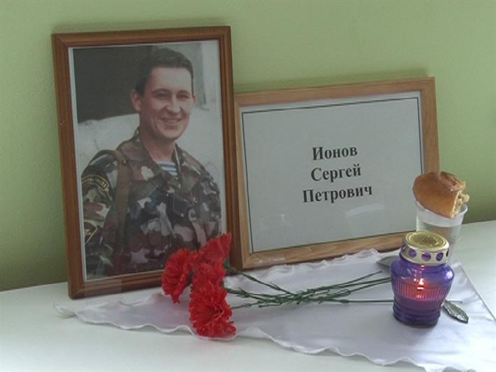 Имя школе - в память о подвиге бойца внутренних войск