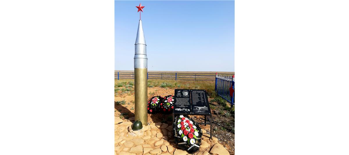 Росгвардейцы Калмыкии на маршруте автопробега «Вахта памяти. Сыны великой Победы» отдали дань уважения подвигу защитников Отечества