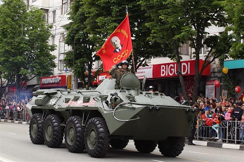 В Ростове-на-Дону, Краснодаре, Астрахани, Волгограде, Элисте, Майкопе, Севастополе, Симферополе и других городах Южного округа ВНГ состоялись военные парады