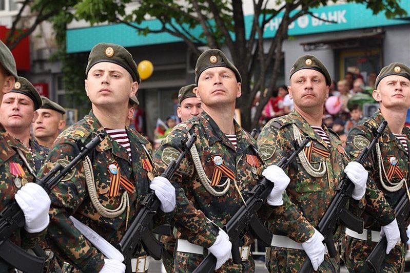 В Ростове-на-Дону, Краснодаре, Астрахани, Волгограде, Элисте, Майкопе, Севастополе, Симферополе и других городах Южного округа ВНГ состоялись военные парады
