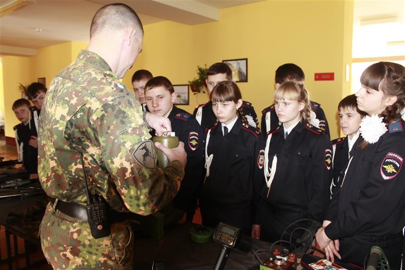 Имя школе - в память о подвиге бойца внутренних войск