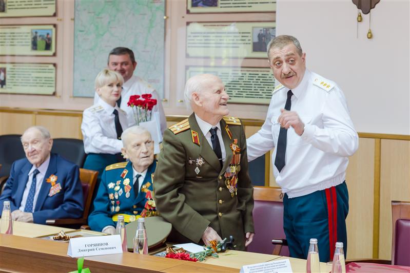 Командующий Центральным округом Рогвардии поздравил ветеранов Великой Отечественной войны