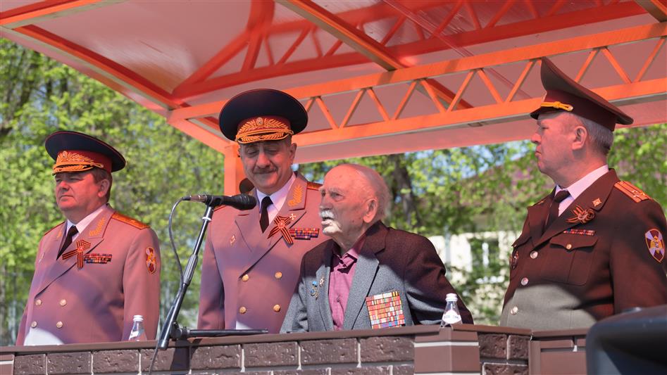 Командующий Центральным округом Рогвардии поздравил ветеранов Великой Отечественной войны