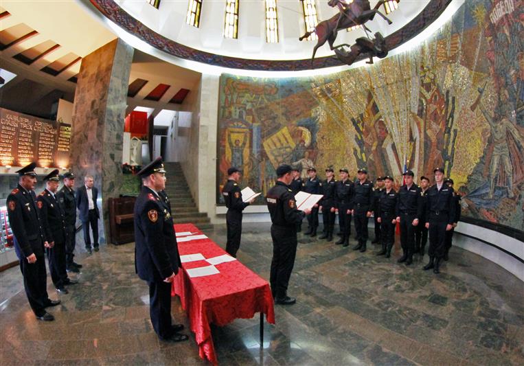 В канун Дня Победы в Мордовии молодые сотрудники Росгвардии приняли присягу на верность Отечеству 