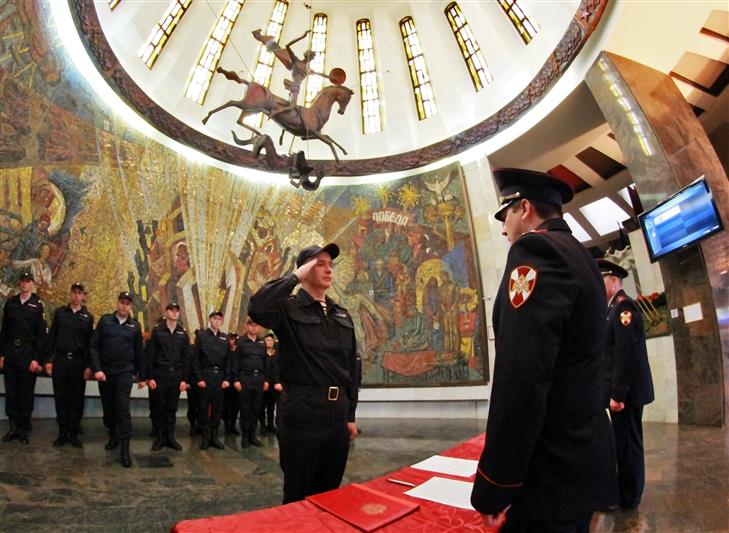 В канун Дня Победы в Мордовии молодые сотрудники Росгвардии приняли присягу на верность Отечеству 