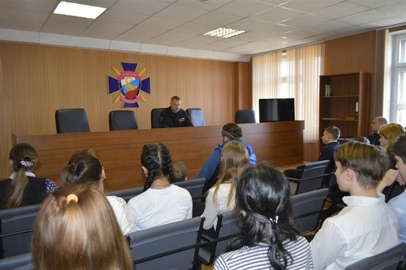 В преддверии Дня Победы бойцы спецподразделения Управления Росгвардии по Архангельской области провели военно-патриотическое мероприятие для подростков