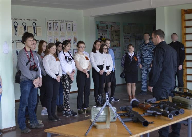 В преддверии Дня Победы бойцы спецподразделения Управления Росгвардии по Архангельской области провели военно-патриотическое мероприятие для подростков